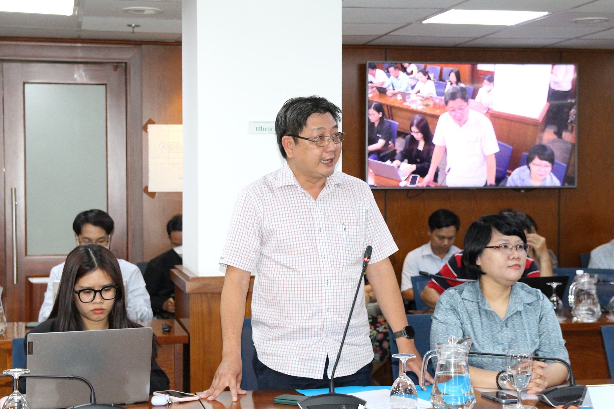 Đồng chí Nguyễn Thành Phát - Trưởng phòng Quản lý Đô thị UBND quận 1 trả lời tại buổi họp báo (Ảnh: H.Hào).